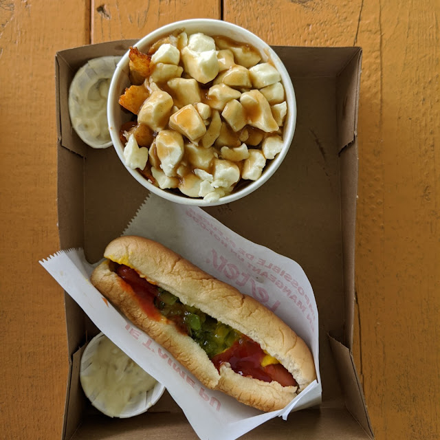 Hot Dog & Poutine