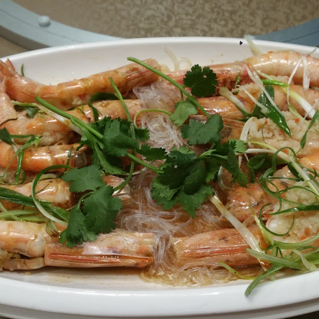 Steamed Whole Prawn with Garlic and Vermicelli