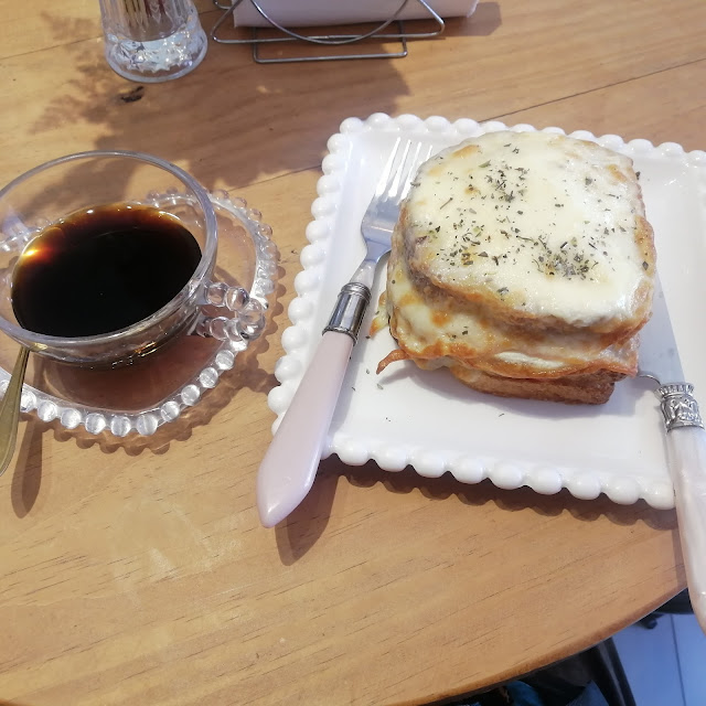 Lanche Maravilha E Café Coado Grande