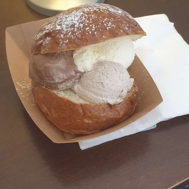 Maritozzo Con Gelato