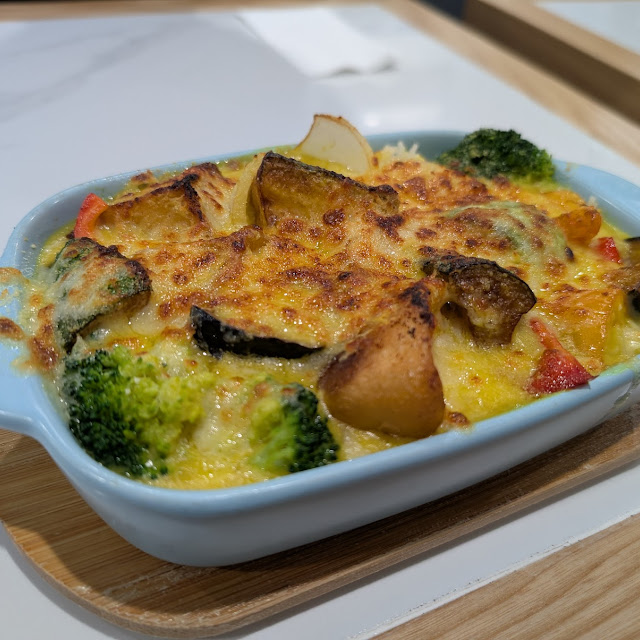 焗芝士葡汁時疏 baked cheese with portuguese-style coconut vegetables
