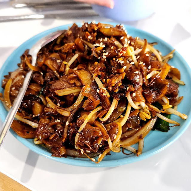 Stir-Fried Rice Noodles with Beef
