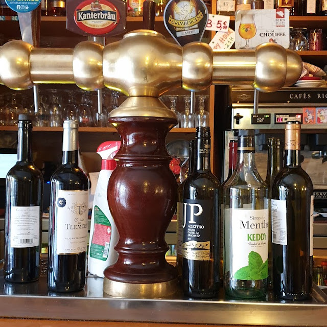 Le Bar