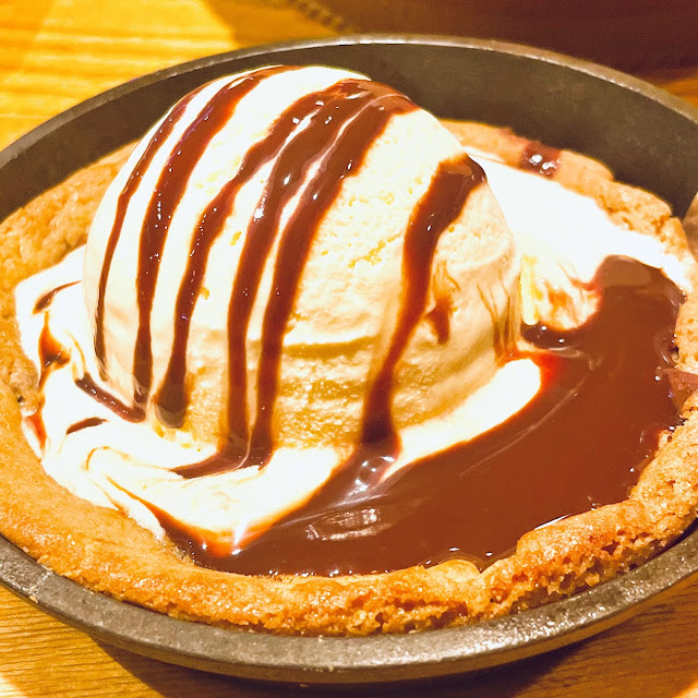 Skillet Chocolate Chip Cookie