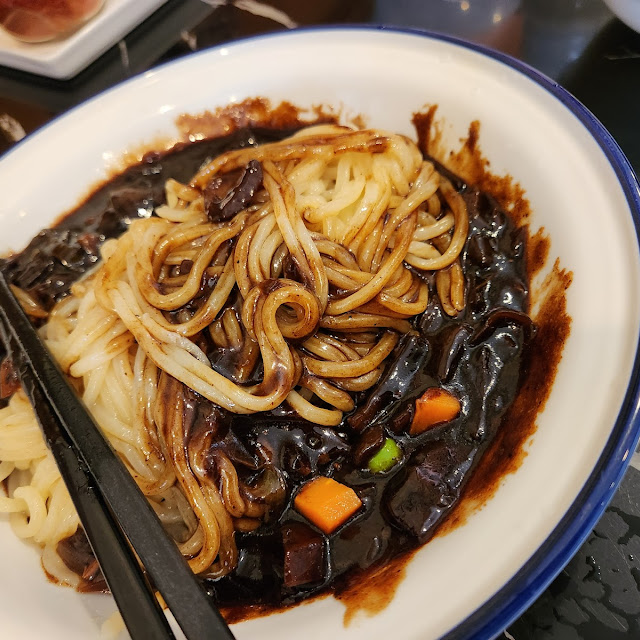 Jjajangmyun 짜장면