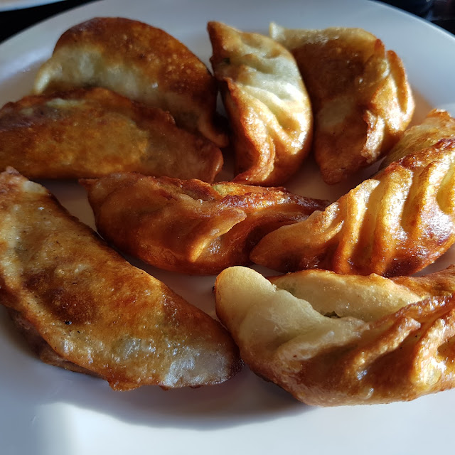 군만두 Fried Dumplings