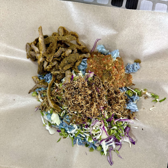 Nasi Kerabu Daging Bakar