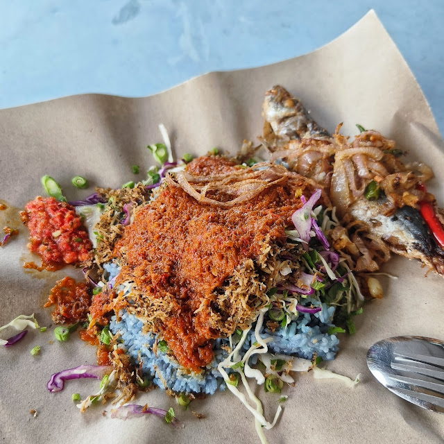 Nasi Kerabu Ikan Kembung Goreng