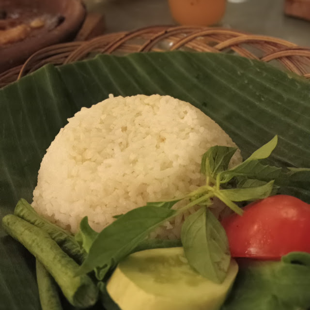 Nasi Putih Sayur Lalap