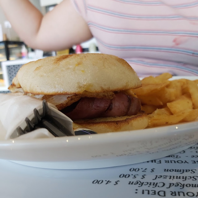 Bacon & Egg Roll with Chips