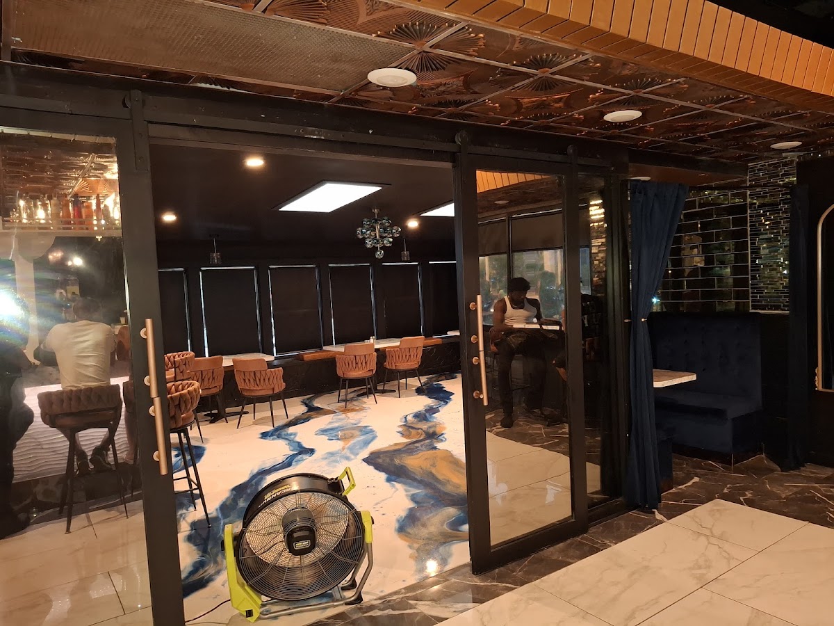 Confessions Bar & Restaurant Lounge