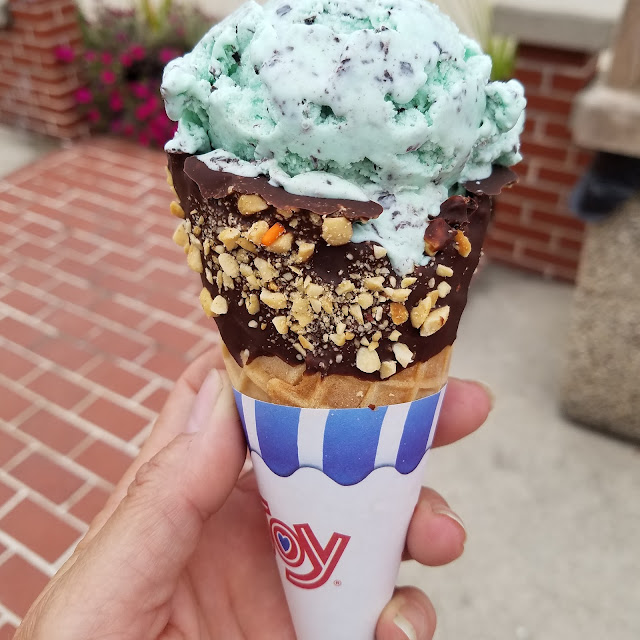 Waffle Cone Dip in Chocolate and Mint