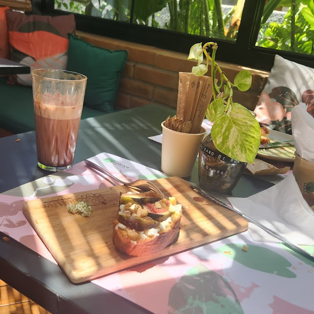 Tostada Grega de Comer Rezando
