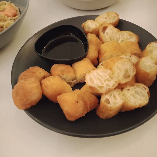 Cakoi with Chocolate Sauce