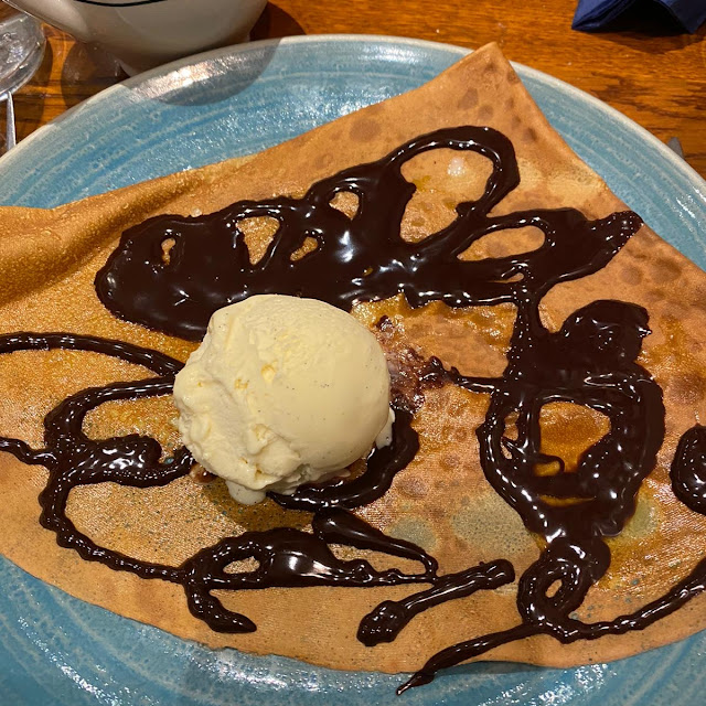 Crêpe Chocolat Et Glace Vanille