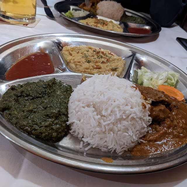 Dal Bhat Tarkari Huhn