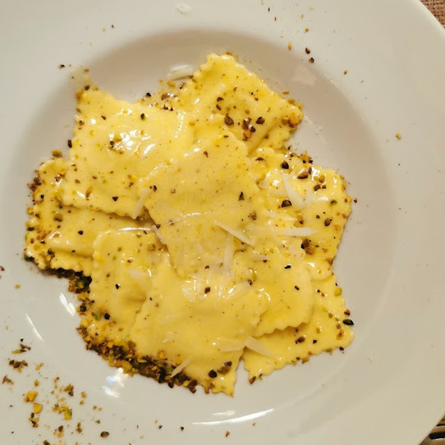 Ravioli Con Ricotta E Tarufo Con Fonduta Di Formaggi E Pistacchio Di Bronte