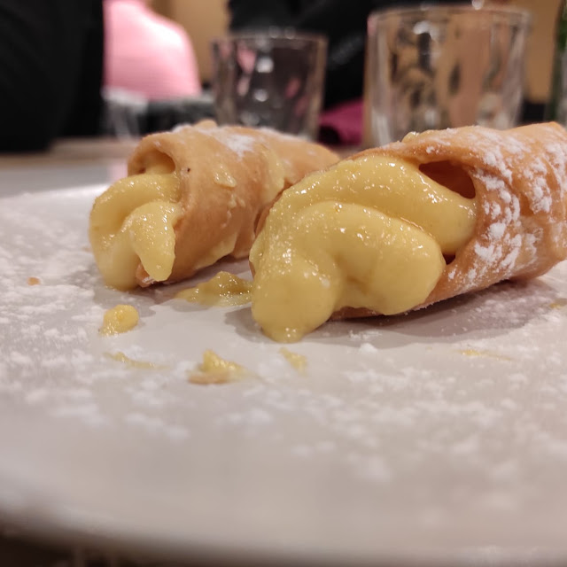 Cannoli Con Crema Pasticcera