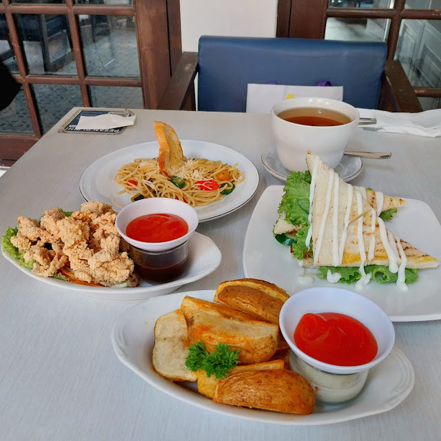 Potato Wedges Popcorn Chicken Tuna Mayo in Toast Pasta Aglio E Olio