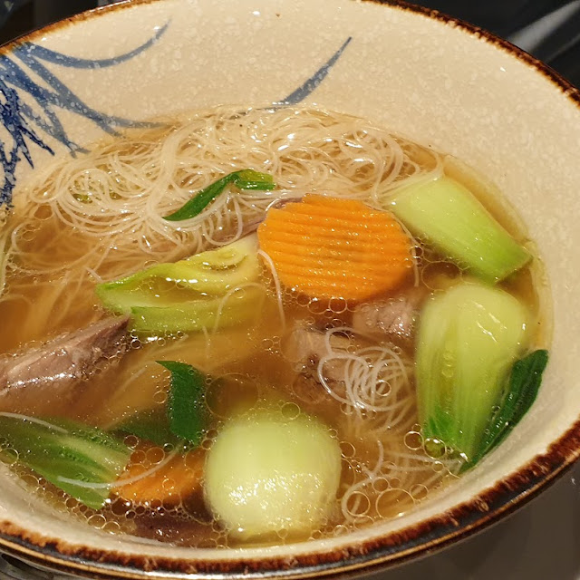 Manzo In Brodo Con Spaghetti Di Riso