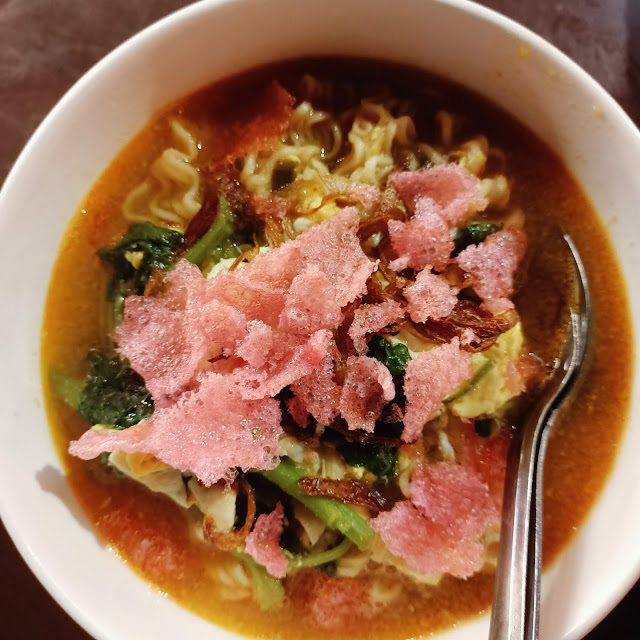 Maggie Kari Tambah Sayur Dan Telur