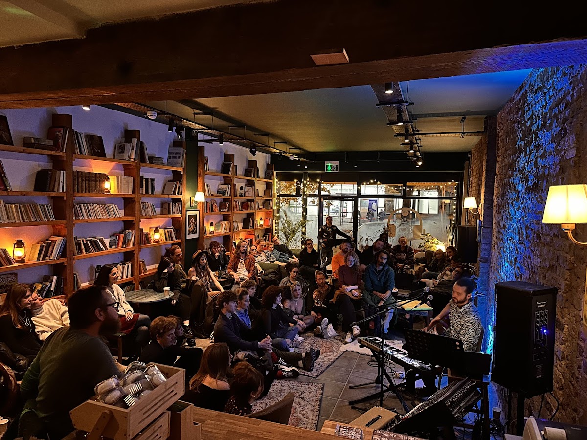 DB Music London Coffee/Music Store/Music Lesson/Bar/Venue
