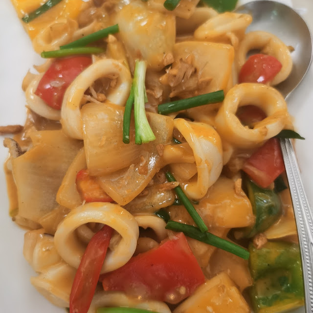 ปลาหมึกผัดไข่เค็ม