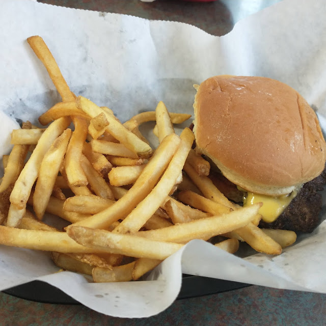 Cheeseburger with Fries