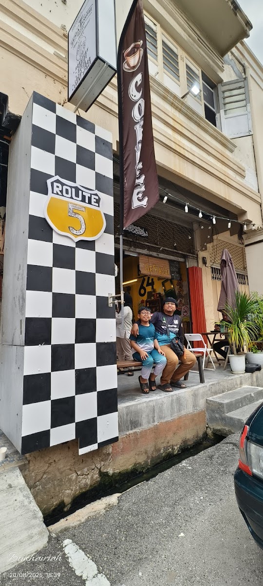 DEFINISI TOKO KITA Dan ZENIA COFFEE ROASTERY HOUSE