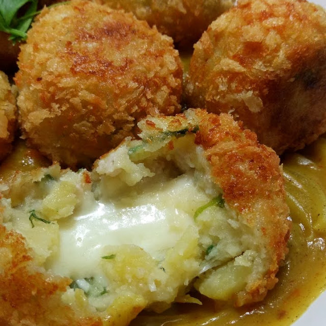 Cheesy Cheese Ball
