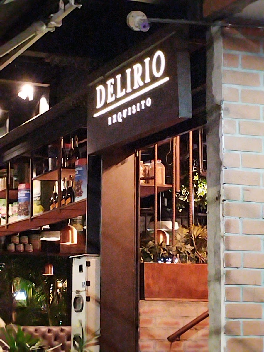 Delirio Exquisito - Laureles