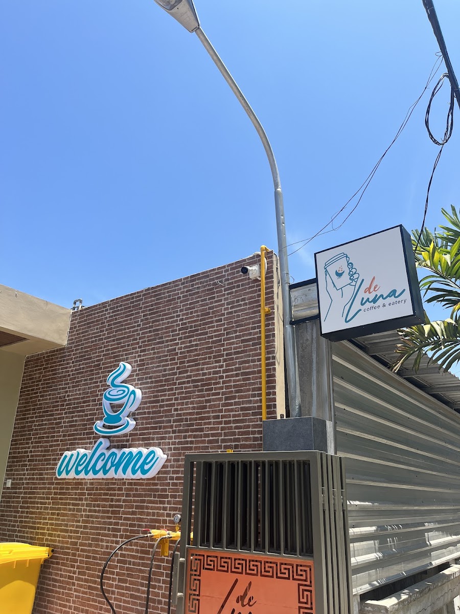 deLuna coffee & eatery