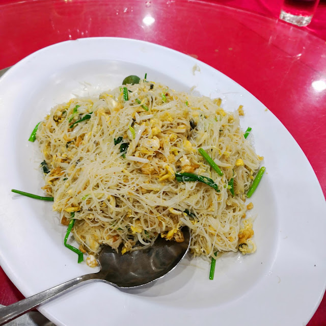 Fried Mee Hoon with Lala
