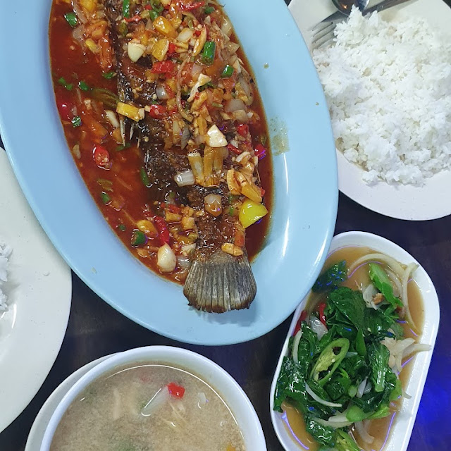 Siakap Tiga Rasa Tomyam Ayam Putih Pedas Daging Masak Merah Kailan Ikan Masin Lai Chi Kang