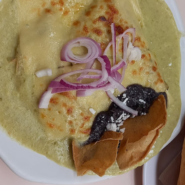 Enchiladas Suizas Rellenas de Pollo