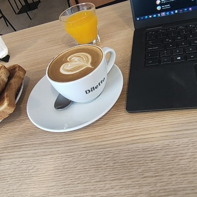Flat White Con Tostadas