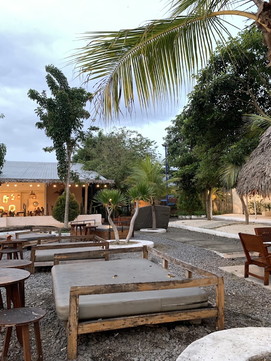 Dira Beach Cafe