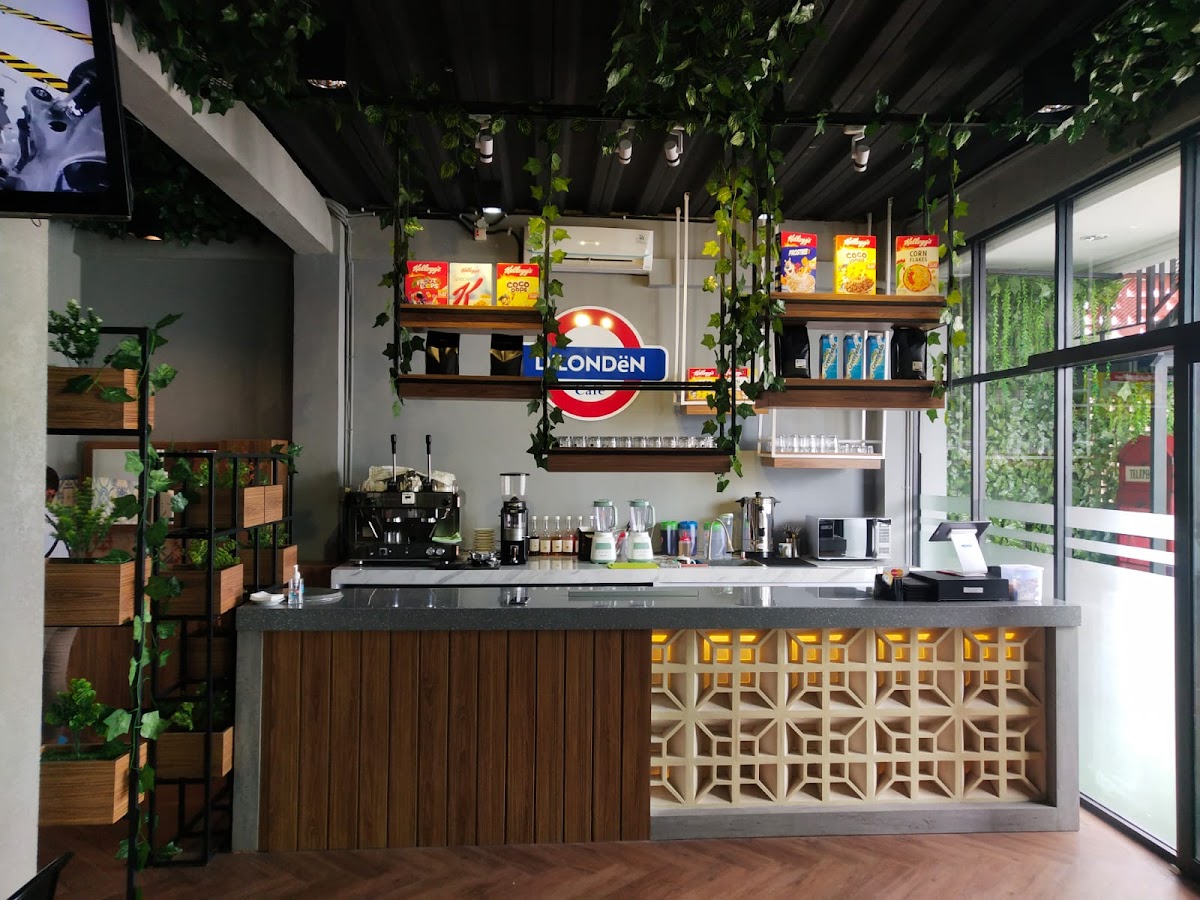 D'LONDEN CAFE PRAJA CORNER