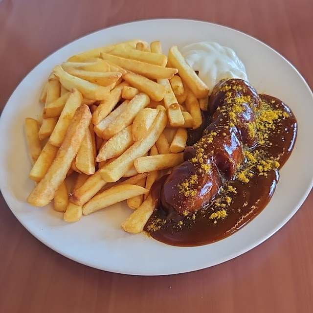 Currywurst Mit Pommes