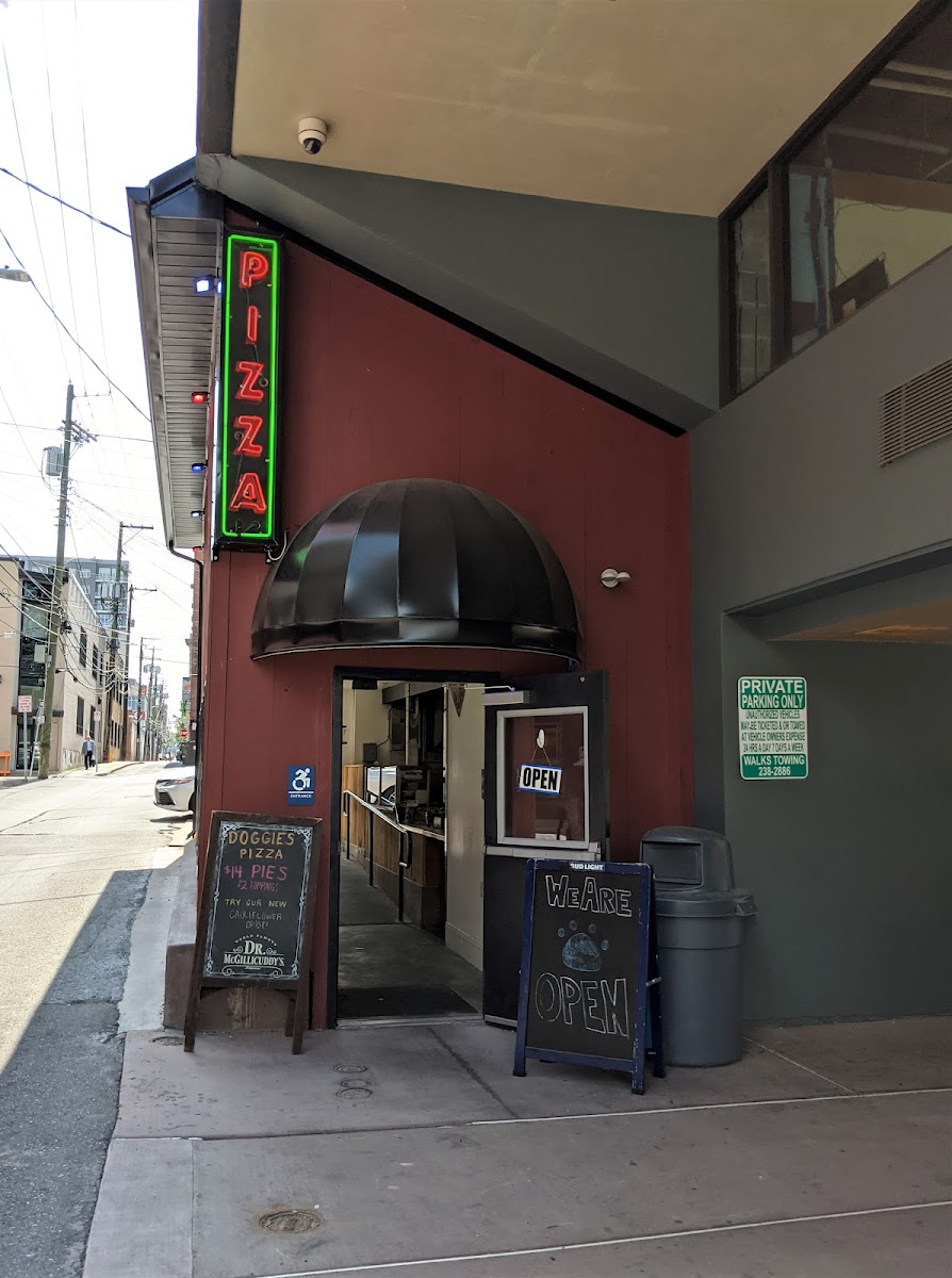 Doggie's Pizza