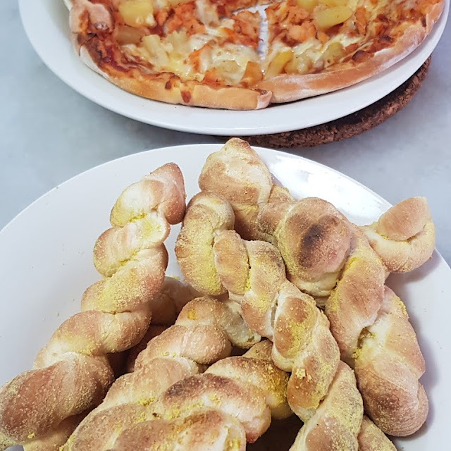 Twisty Garlic Bread