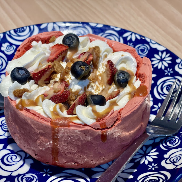Berry Biscoff Pavlova