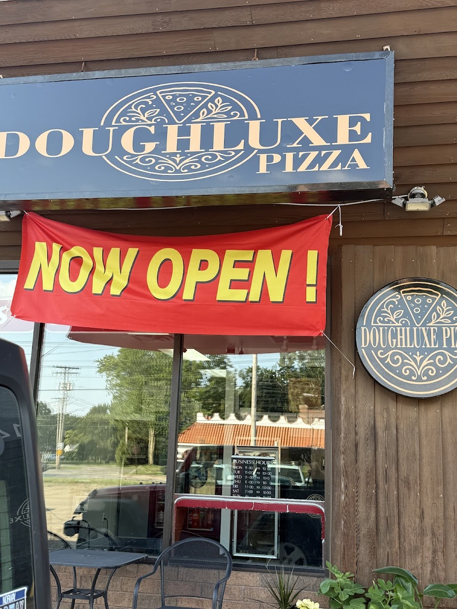 Doughluxe Pizza