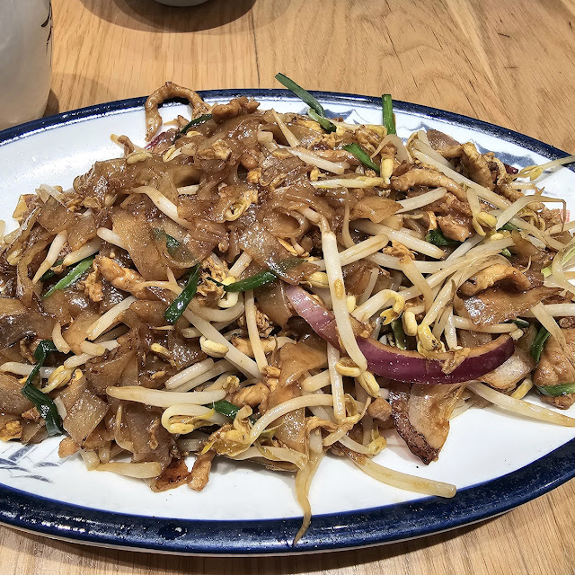 炒贵刁 stir-fried rice noodle