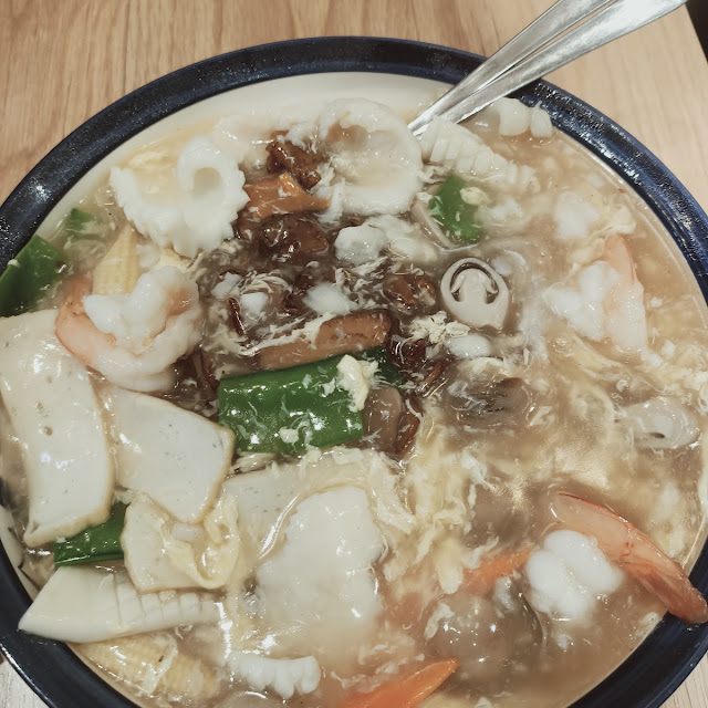 滑蛋海鲜河粉 stir-fried seafood rice noodle with egg gravy sauce