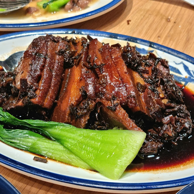 梅菜扣肉 Braised Pork with Preserved Vegetable in Soy Sauce