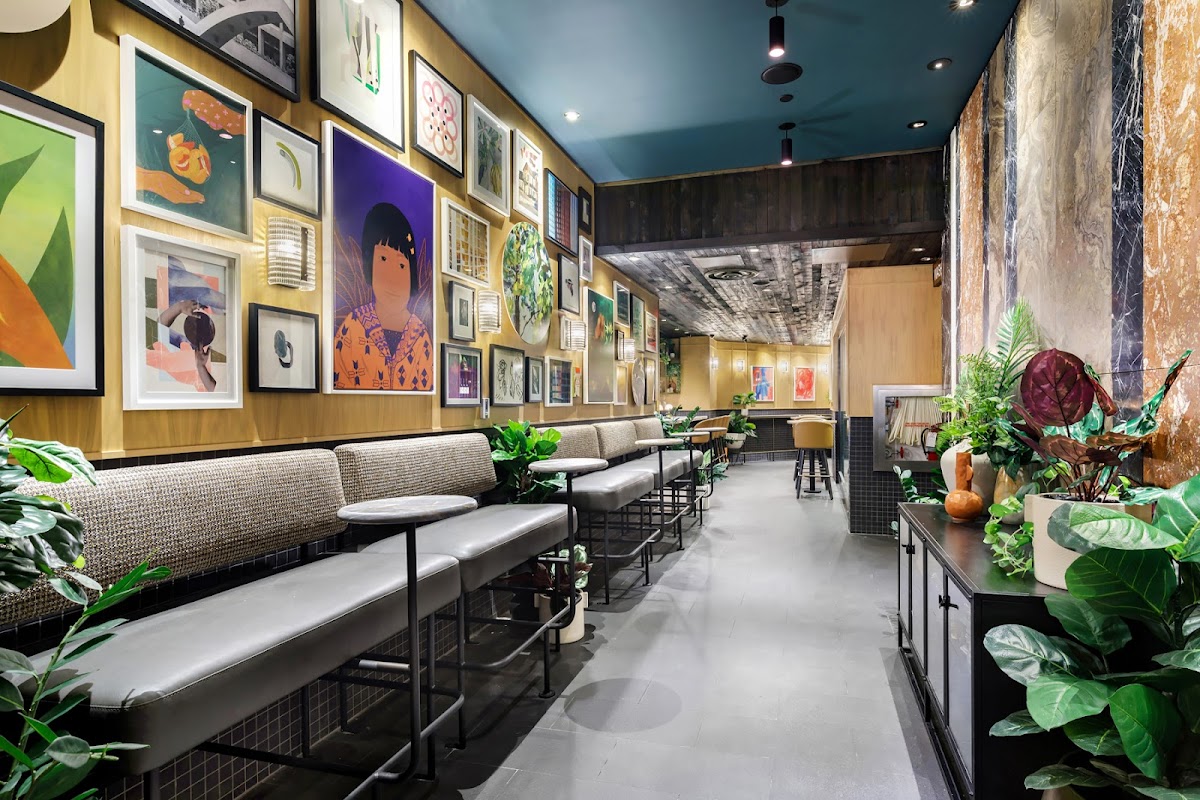 Earls Kitchen Bar - ON M5H 1J9