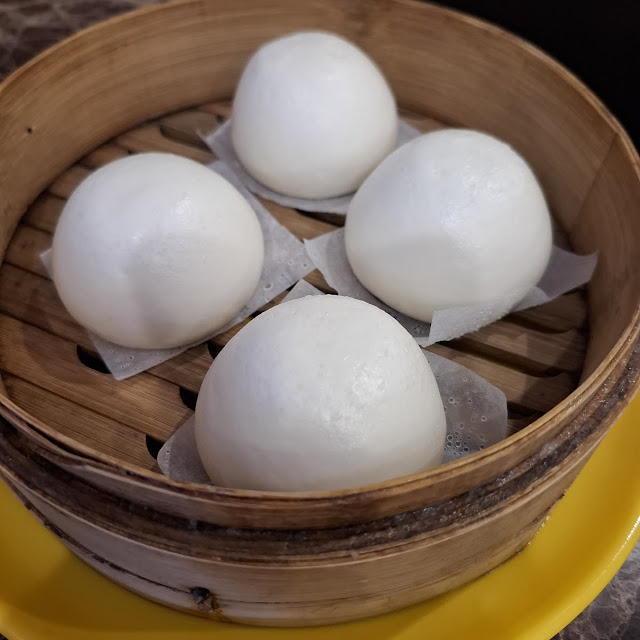 steamed egg custard buns 4 pcs 奶黄包4个