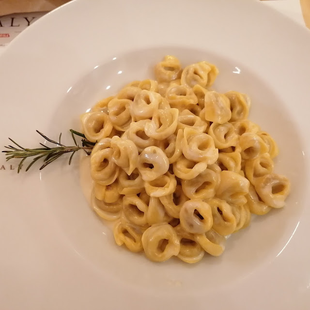 Tortellini Con Fonduta Di Parmigiano