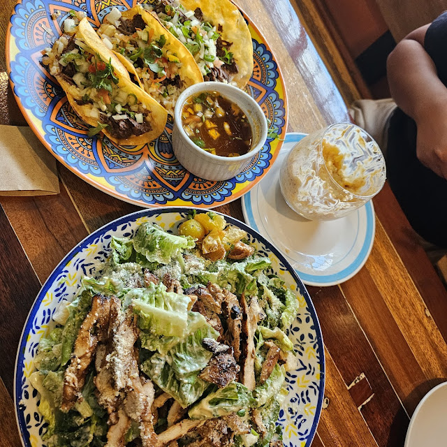 Tres Tacos Birria